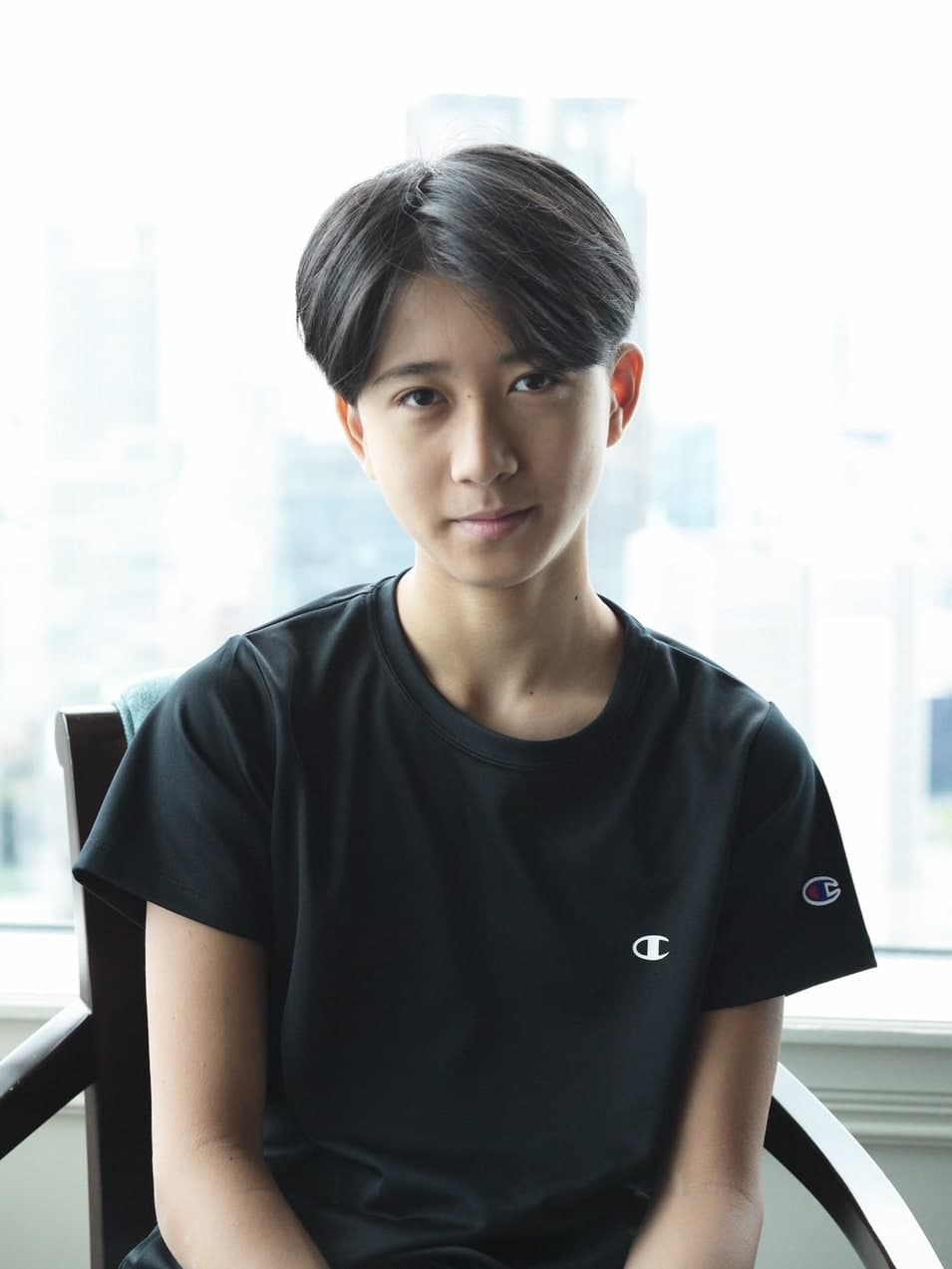 Ichikawa Shinnosuke, seated and looking towards the camera