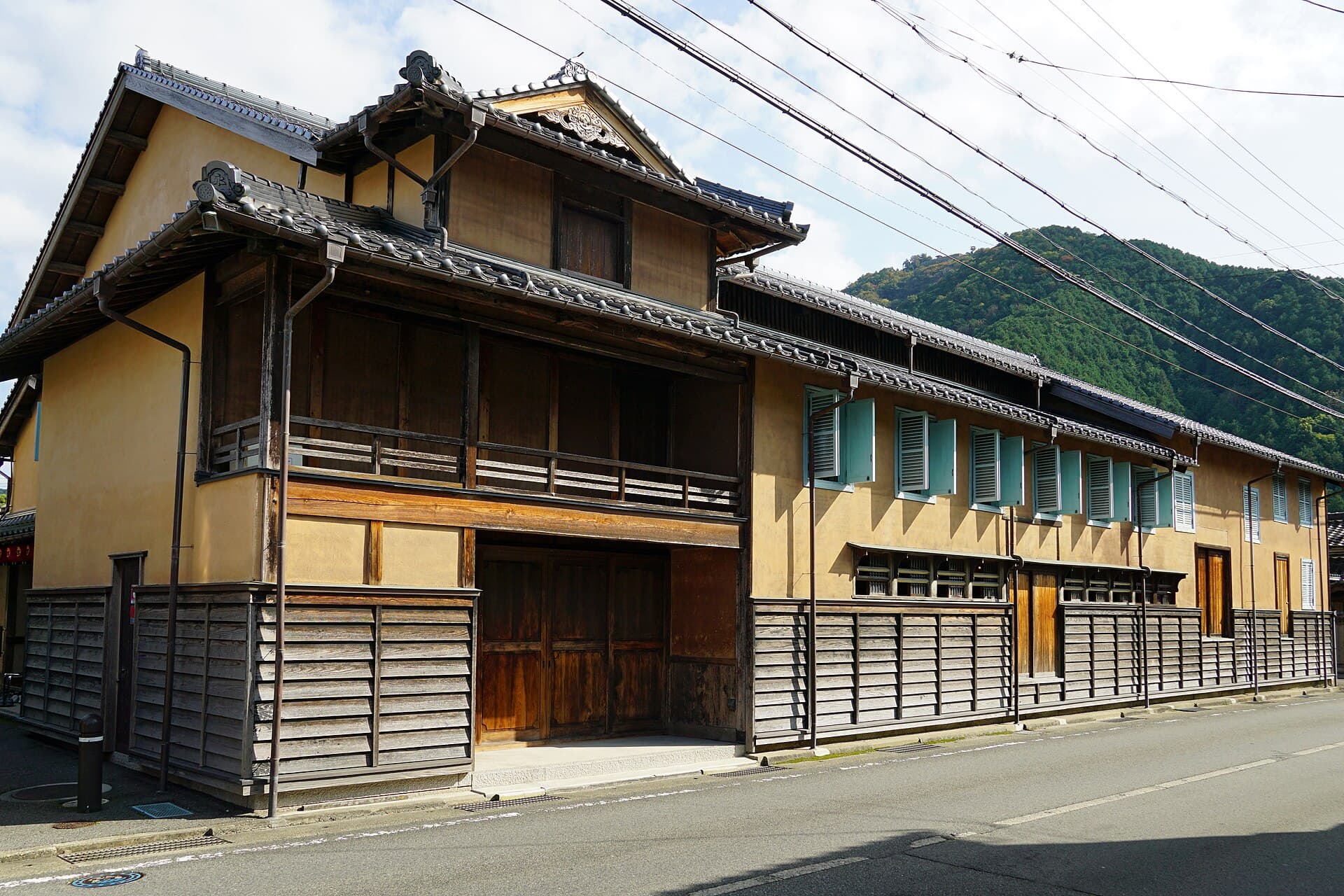 Exterior of the Izushi Eirakukan Theatre, opened in 1901