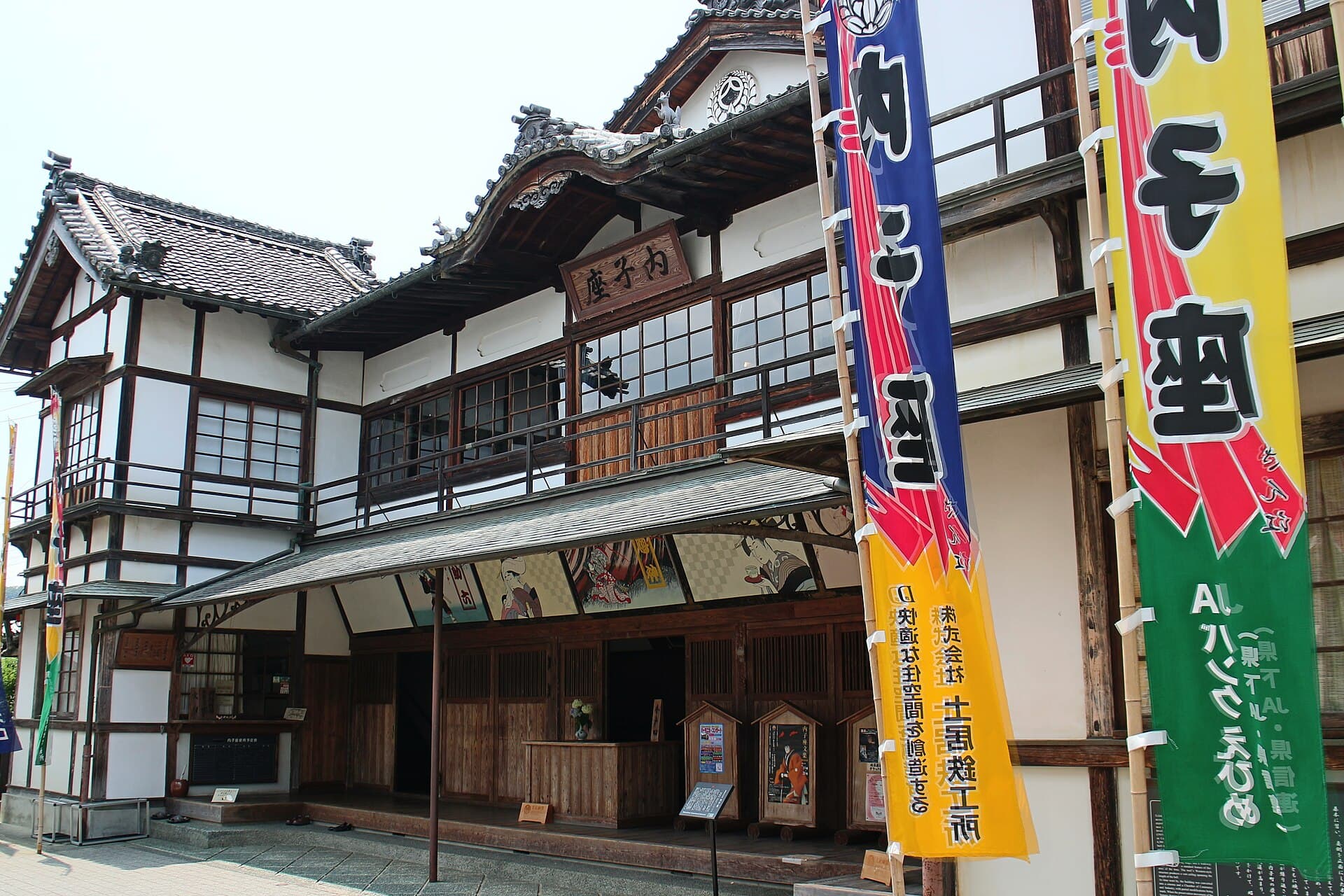 内子座の正面(大正5年築・重要文化財)